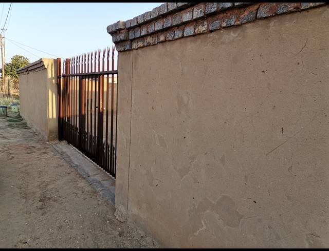 2 BEDROOM HOUSE FOR SALE IN TSAKANE